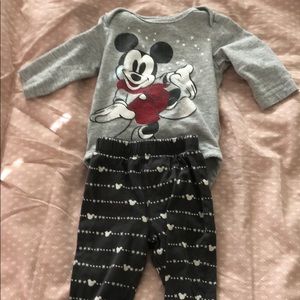 Mickey Christmas outfit